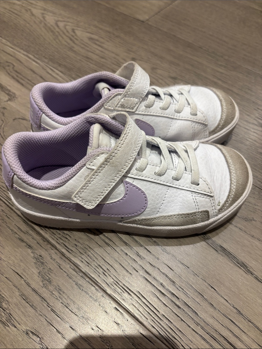 Nike Kids Low-Top Sneakers in White and Lilac size 12.5